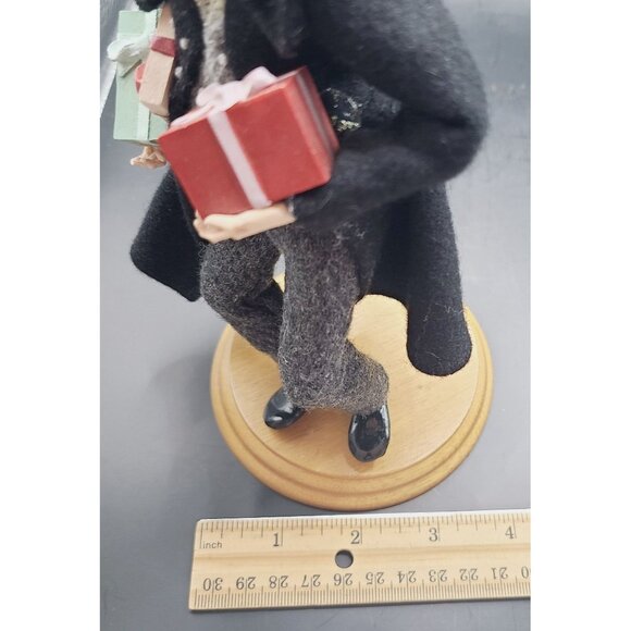 Hallmark Ebenezer Scrooge Limited Edition Figurine By Donna Lee In Original Box - Picture 6 of 13
